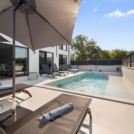 By Petar - Sun & Pool Apartment Porec
