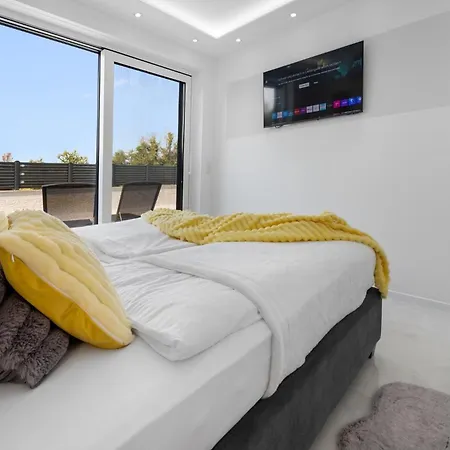 Apartment By Petar - Sun & Pool *