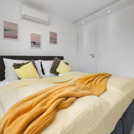 By Petar - Sun & Pool Apartment *
