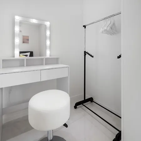 By Petar - Sun & Pool Apartment